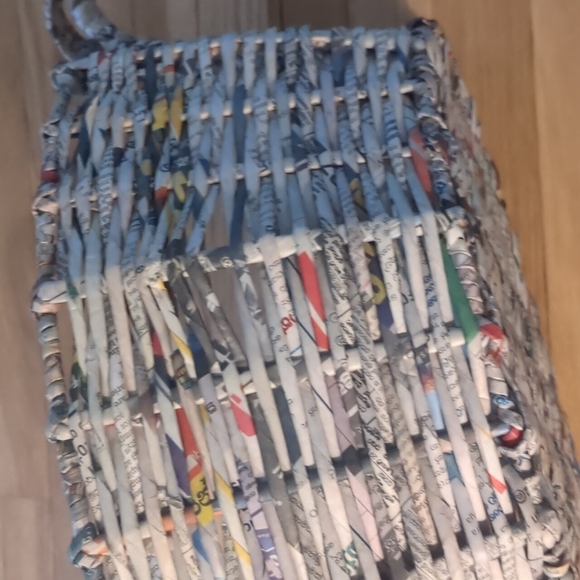 NWT Trader Joe’s Handwoven Recycled Newspaper Basket - Picture 5 of 9